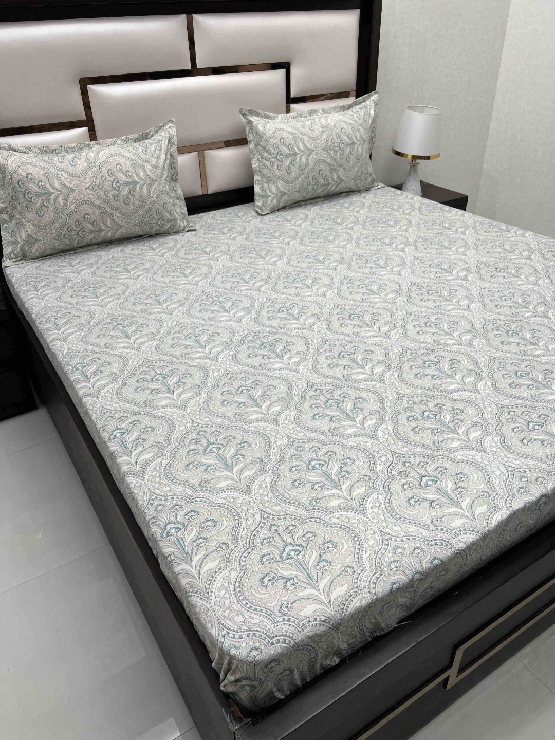 Pure Decor Ruby White & Blue Printed 400 TC Pure Cotton Fitted Super King Bedsheet Set
Pure Decor Ruby White & Blue Printed 400 TC Pure Cotton Fitted Super King Bedsheet Set