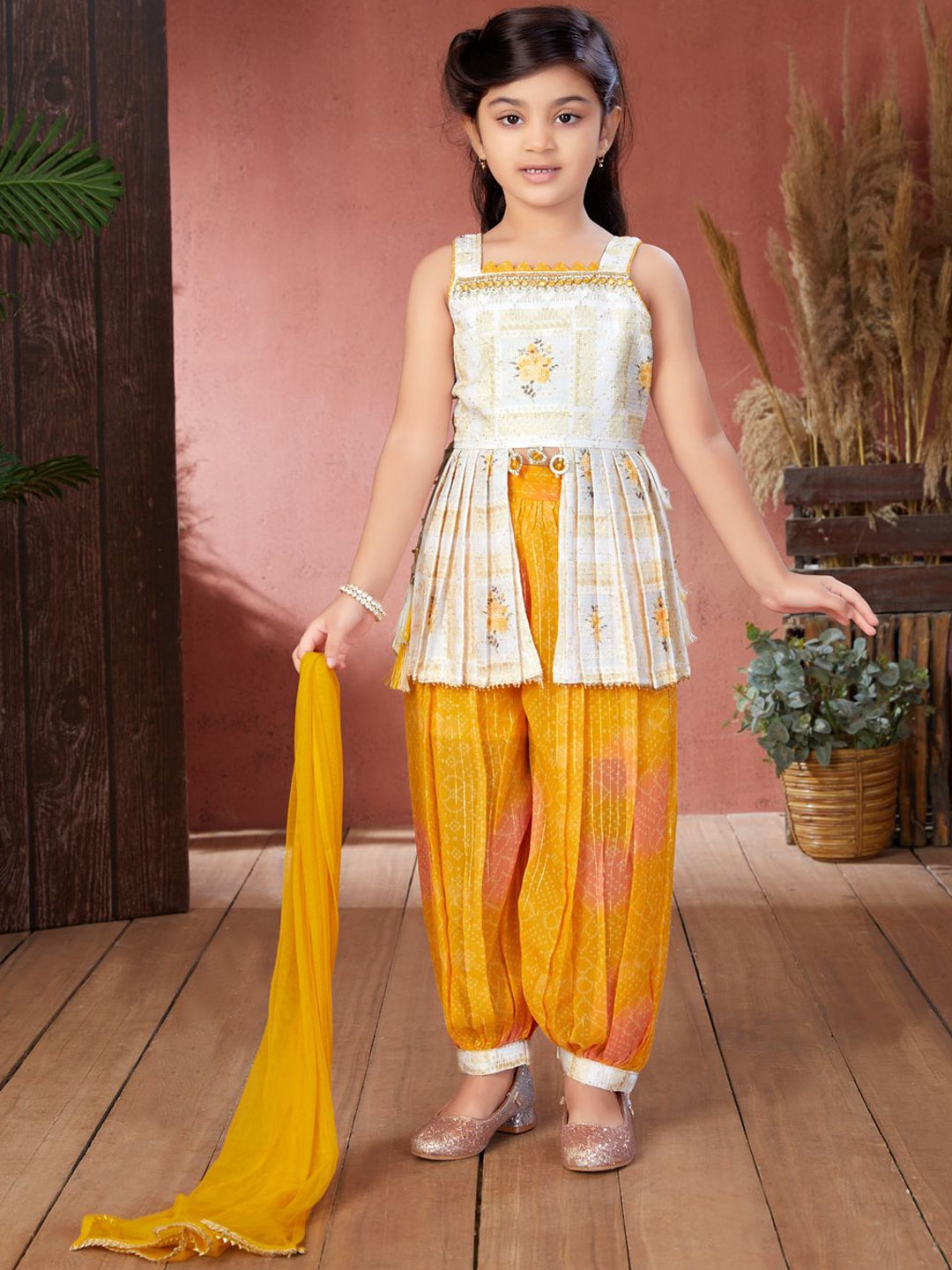 BAESD Girls Floral Embroidered Regular Sequinned Straight Kurta with Patiala & Dupatta, Off white
BAESD Girls Floral Embroidered Regular Sequinned Straight Kurta with Patiala & Dupatta, Off white