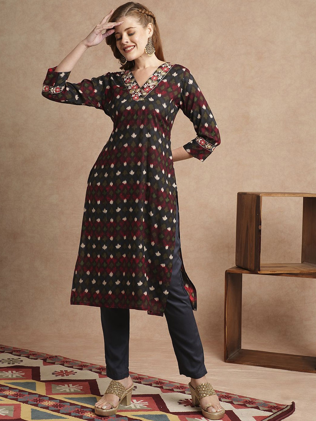 FASHOR Ethnic Motifs Printed V-Neck Pure Cotton Straight Kurta With Trousers, Navy blue
FASHOR Ethnic Motifs Printed V-Neck Pure Cotton Straight Kurta With Trousers, Navy blue