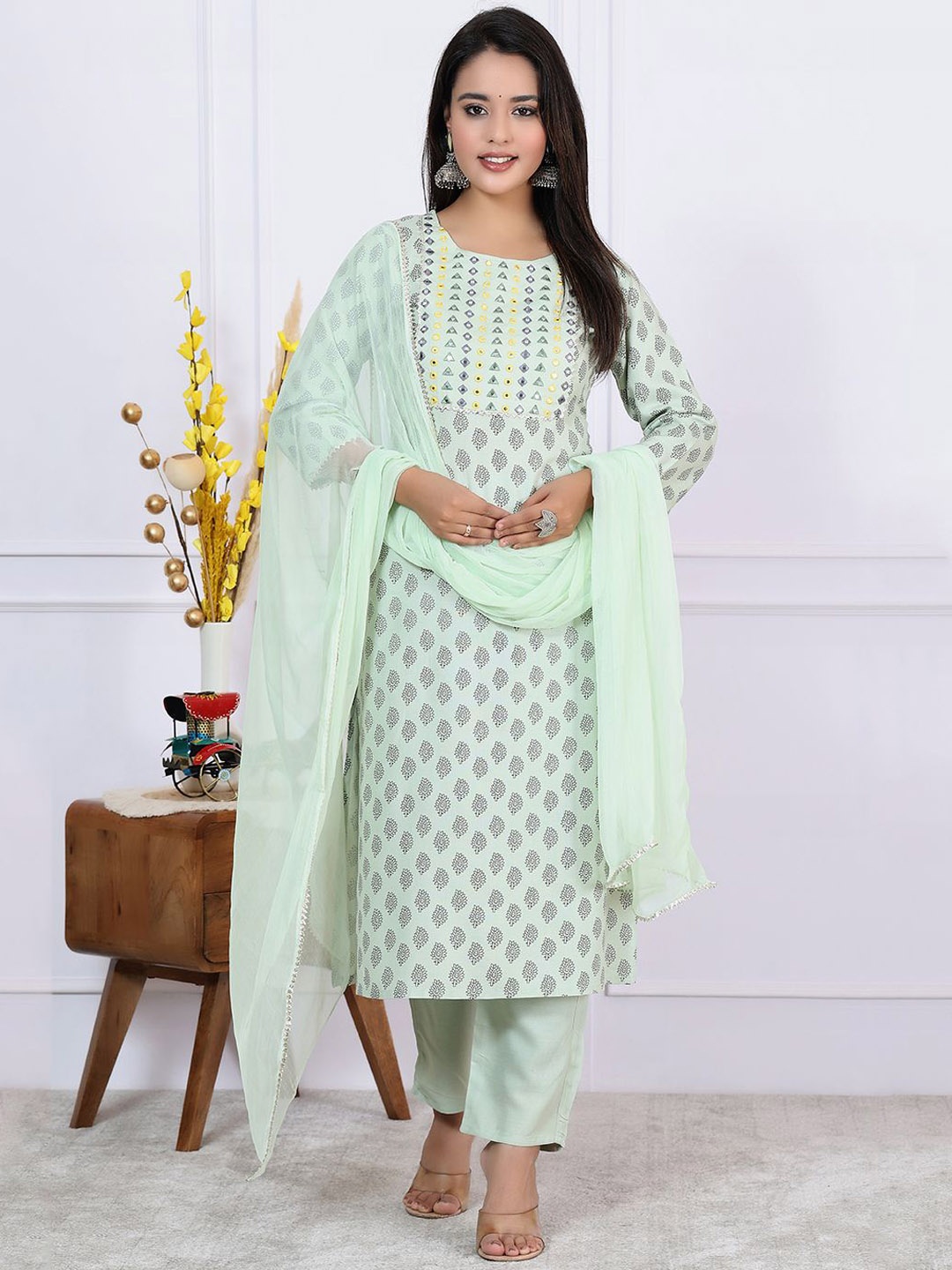 Veshviti Ethnic Motifs Printed Mirror Work Straight Kurta & Trousers With Dupatta, Green
Veshviti Ethnic Motifs Printed Mirror Work Straight Kurta & Trousers With Dupatta, Green