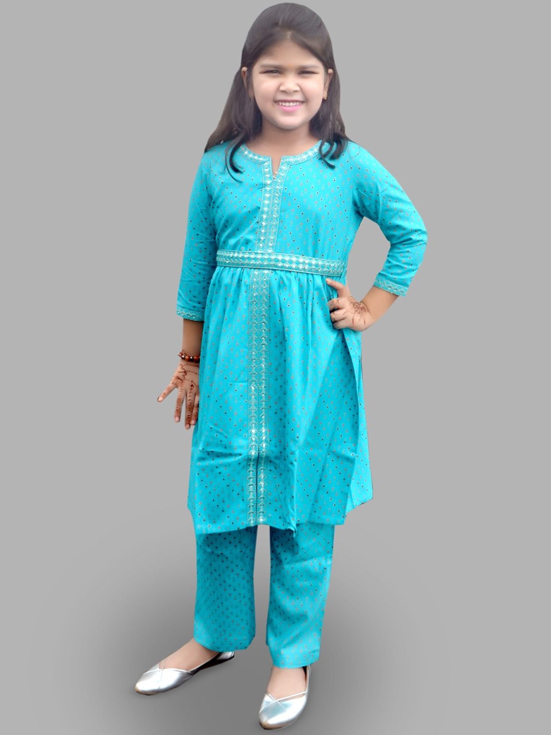 BAESD Girls Ethnic Motifs Printed Notch Neck Mirror Work Straight Kurta with Trousers, Blue
BAESD Girls Ethnic Motifs Printed Notch Neck Mirror Work Straight Kurta with Trousers, Blue