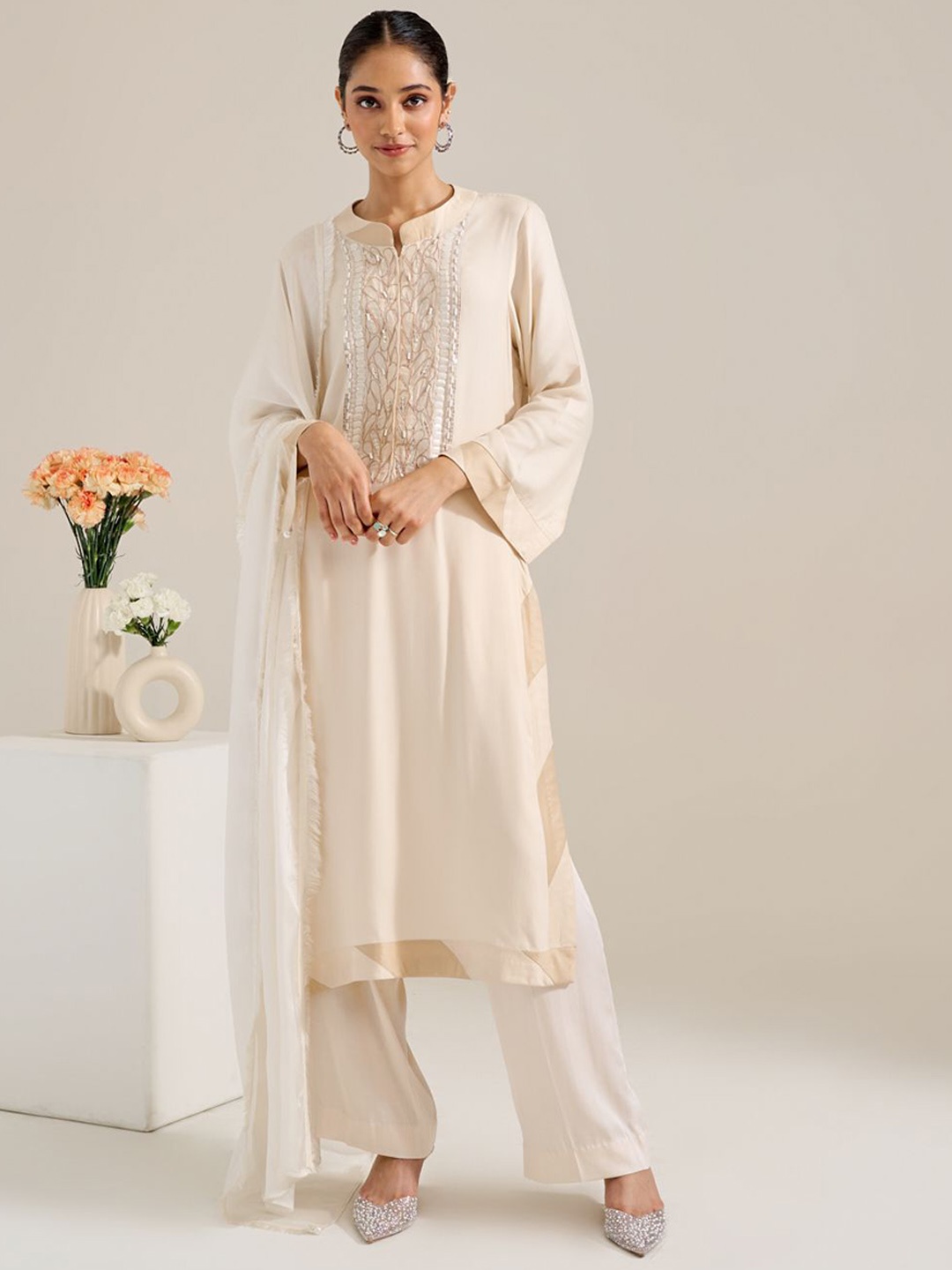 Siyona by Ankurita Embroidered Thread Work Kurta with Trousers & Dupatta, Off white
Siyona by Ankurita Embroidered Thread Work Kurta with Trousers & Dupatta, Off white