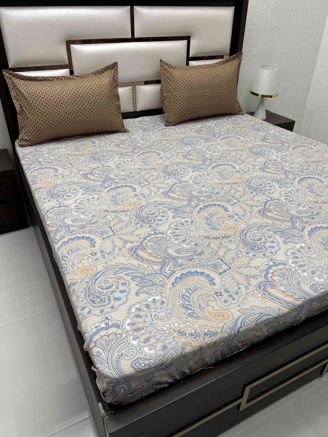Pure Decor Brown Ethnic Motifs Printed Microfiber 220 TC King Bedsheet & 2 Pillow Covers
Pure Decor Brown Ethnic Motifs Printed Microfiber 220 TC King Bedsheet & 2 Pillow Covers