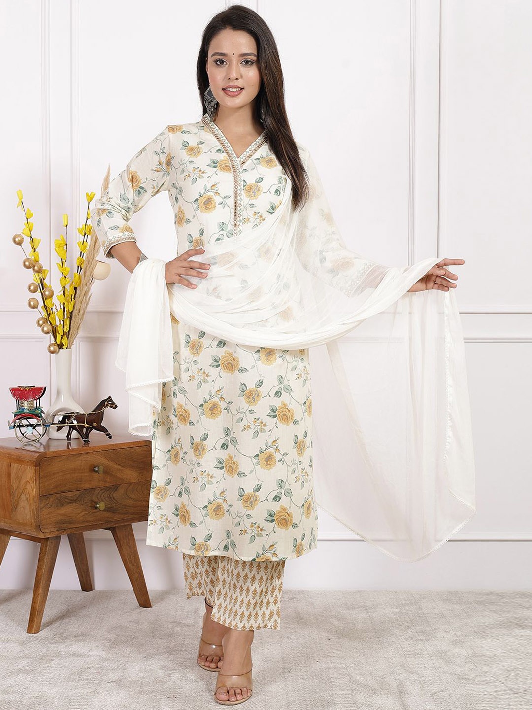 Veshviti Floral Printed Mirror Work Straight Kurta with Trousers & With Dupatta, Green
Veshviti Floral Printed Mirror Work Straight Kurta with Trousers & With Dupatta, Green