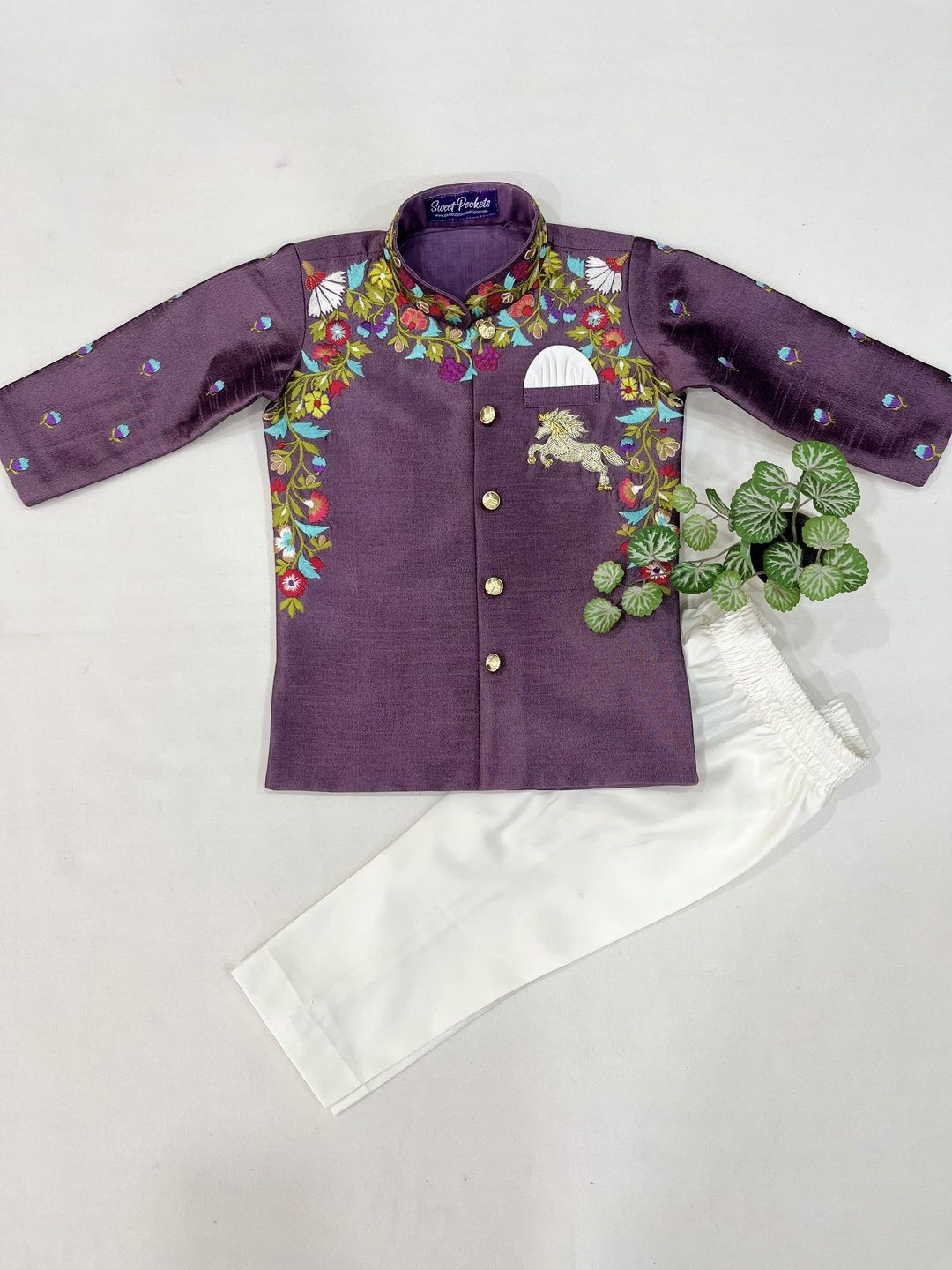 Sweet Pockets Boys Floral Embroidered Thread Work Straight Kurta with Trousers, Mauve
Sweet Pockets Boys Floral Embroidered Thread Work Straight Kurta with Trousers, Mauve
