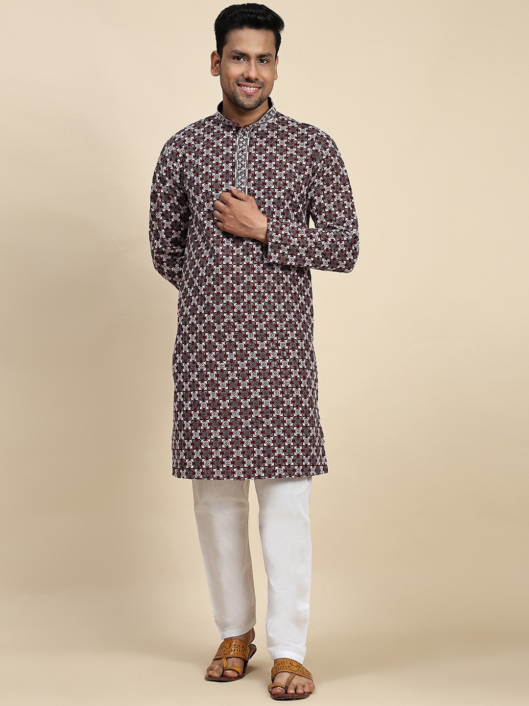 Pro-Ethic STYLE DEVELOPER Ethnic Motifs Printed Sequinned Pure Cotton Kurta with Pyjama, Maroon
Pro-Ethic STYLE DEVELOPER Ethnic Motifs Printed Sequinned Pure Cotton Kurta with Pyjama, Maroon