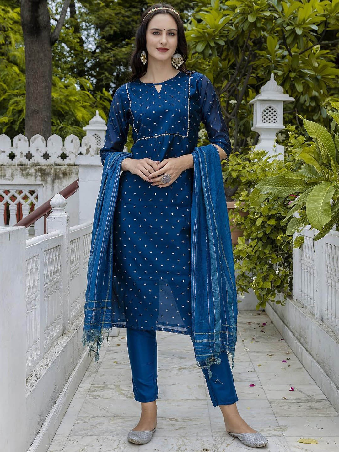 VredeVogel Ethnic Motifs Self Design Chanderi Silk Straight Kurta with Trousers & Dupatta, Teal
VredeVogel Ethnic Motifs Self Design Chanderi Silk Straight Kurta with Trousers & Dupatta, Teal