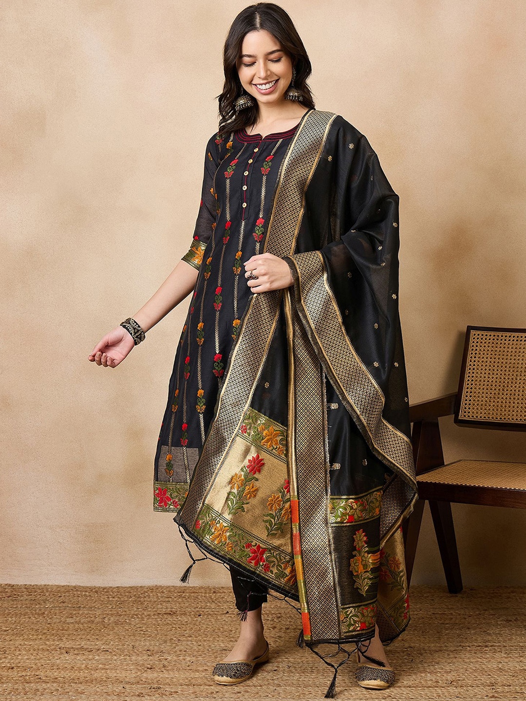 RAJGRANTH Floral Woven Design jacquard Chanderi Silk Kurta With Trousers & Dupatta, Black
RAJGRANTH Floral Woven Design jacquard Chanderi Silk Kurta With Trousers & Dupatta, Black