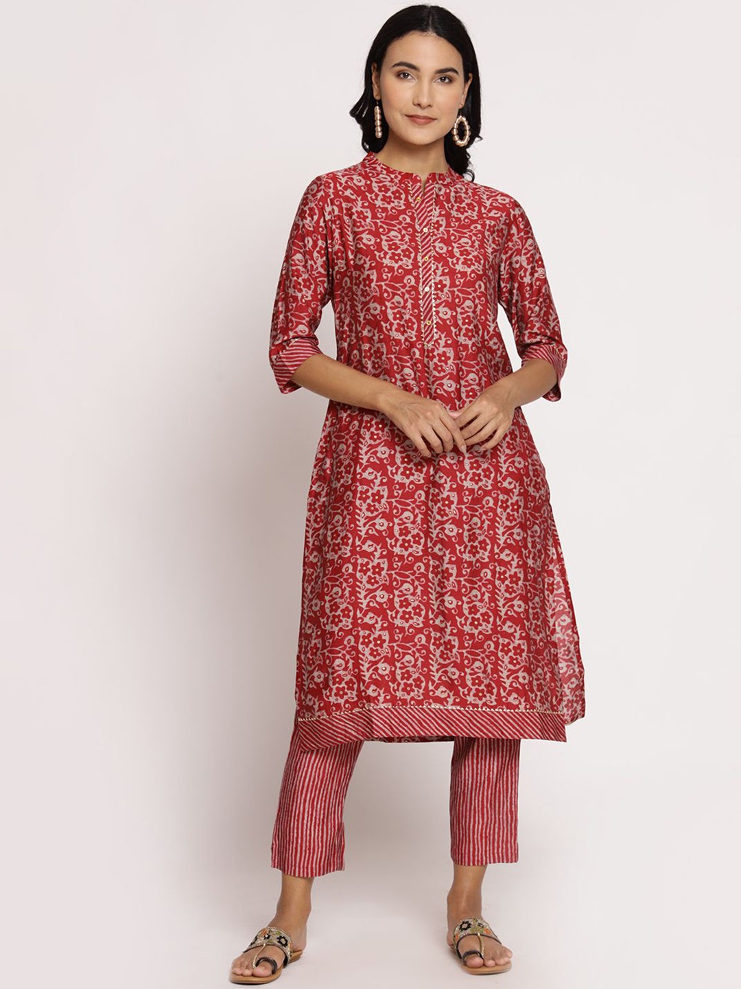 Shree Floral Printed Gotta Patti Mandarin Collar Chanderi Silk Straight Kurta with Trouser, Red
Shree Floral Printed Gotta Patti Mandarin Collar Chanderi Silk Straight Kurta with Trouser, Red