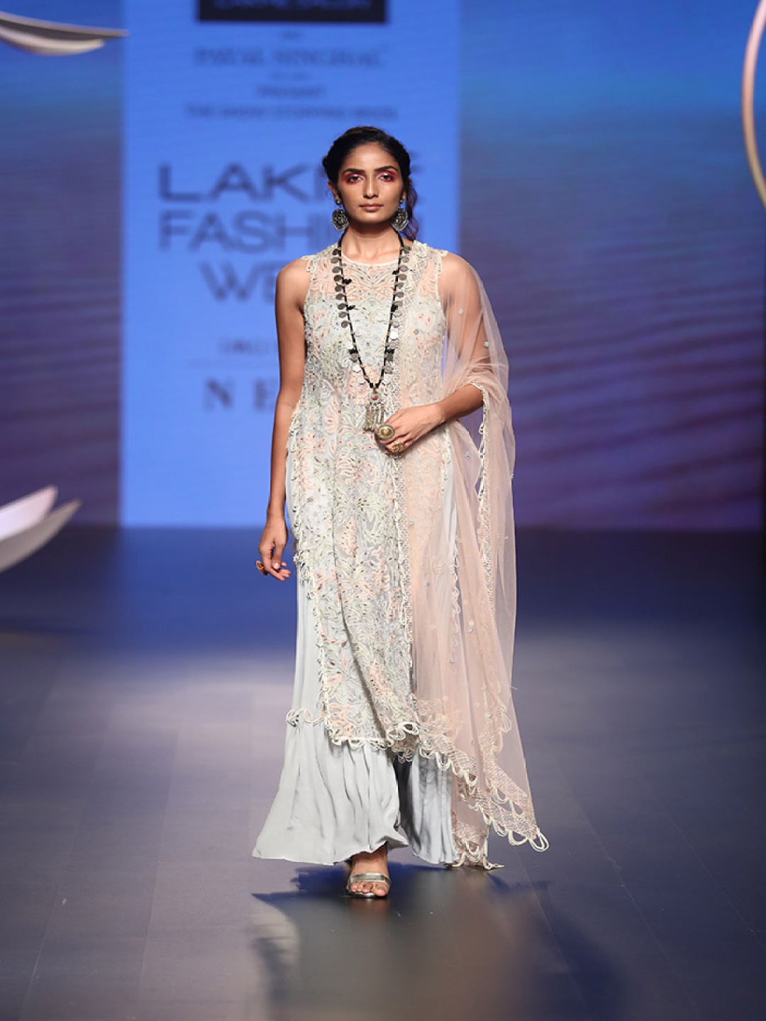 Payal Singhal Floral Embroidered Regular Straight Kurta with Palazzos & Dupatta, White
Payal Singhal Floral Embroidered Regular Straight Kurta with Palazzos & Dupatta, White