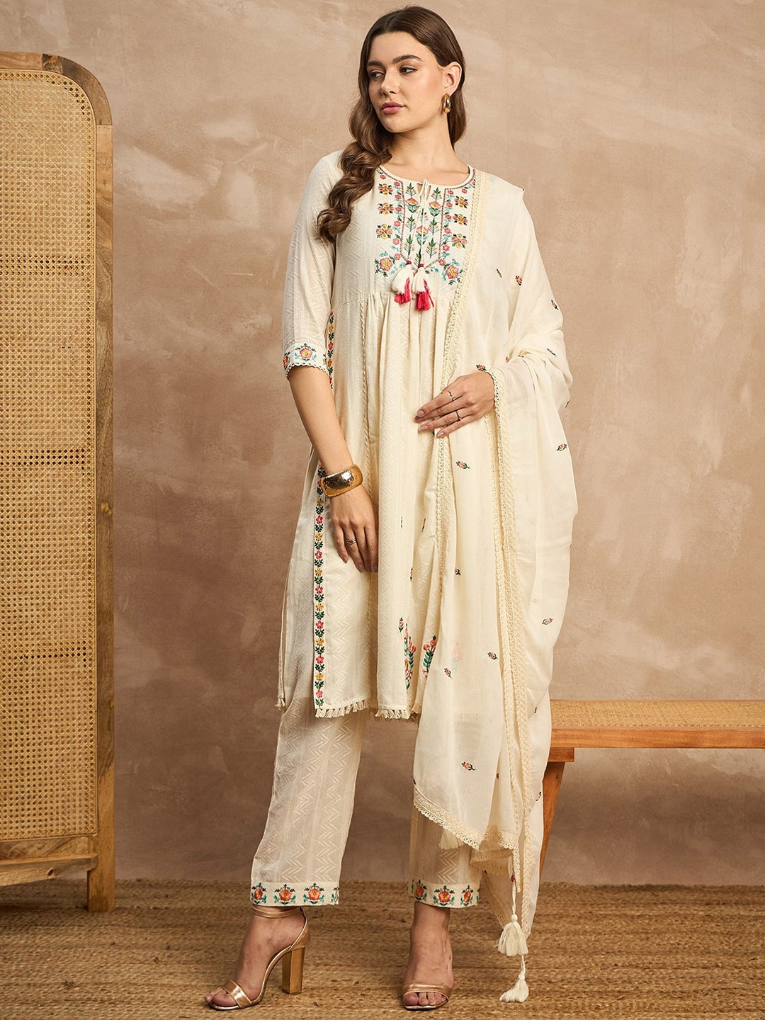 all about you Floral Embroidered High Slit Pure Cotton Kurta with Trousers & Dupatta, White
all about you Floral Embroidered High Slit Pure Cotton Kurta with Trousers & Dupatta, White