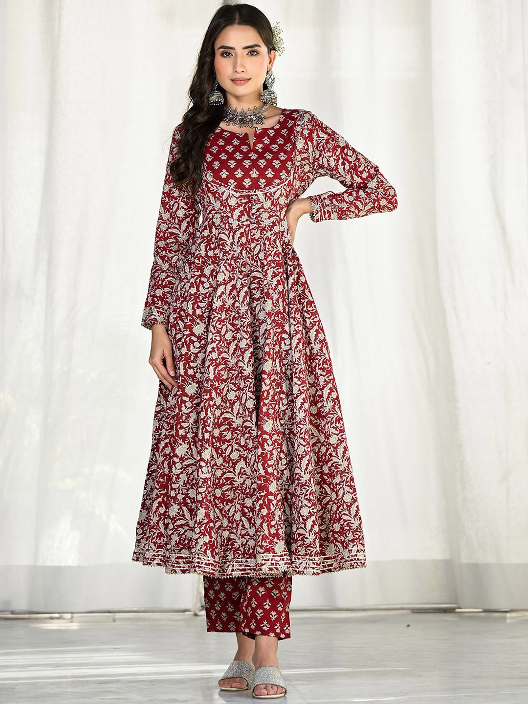 Chandbaali Floral Printed Regular Pure Cotton Anarkali Kurta with Trousers & Dupatta, Maroon
Chandbaali Floral Printed Regular Pure Cotton Anarkali Kurta with Trousers & Dupatta, Maroon