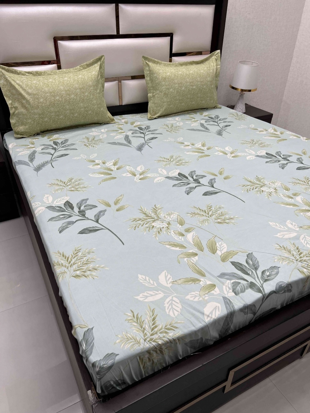 Pure Decor Leisure Fur Green Floral Microfiber 260 TC King Bedsheet & 2 Pillow Covers
Pure Decor Leisure Fur Green Floral Microfiber 260 TC King Bedsheet & 2 Pillow Covers