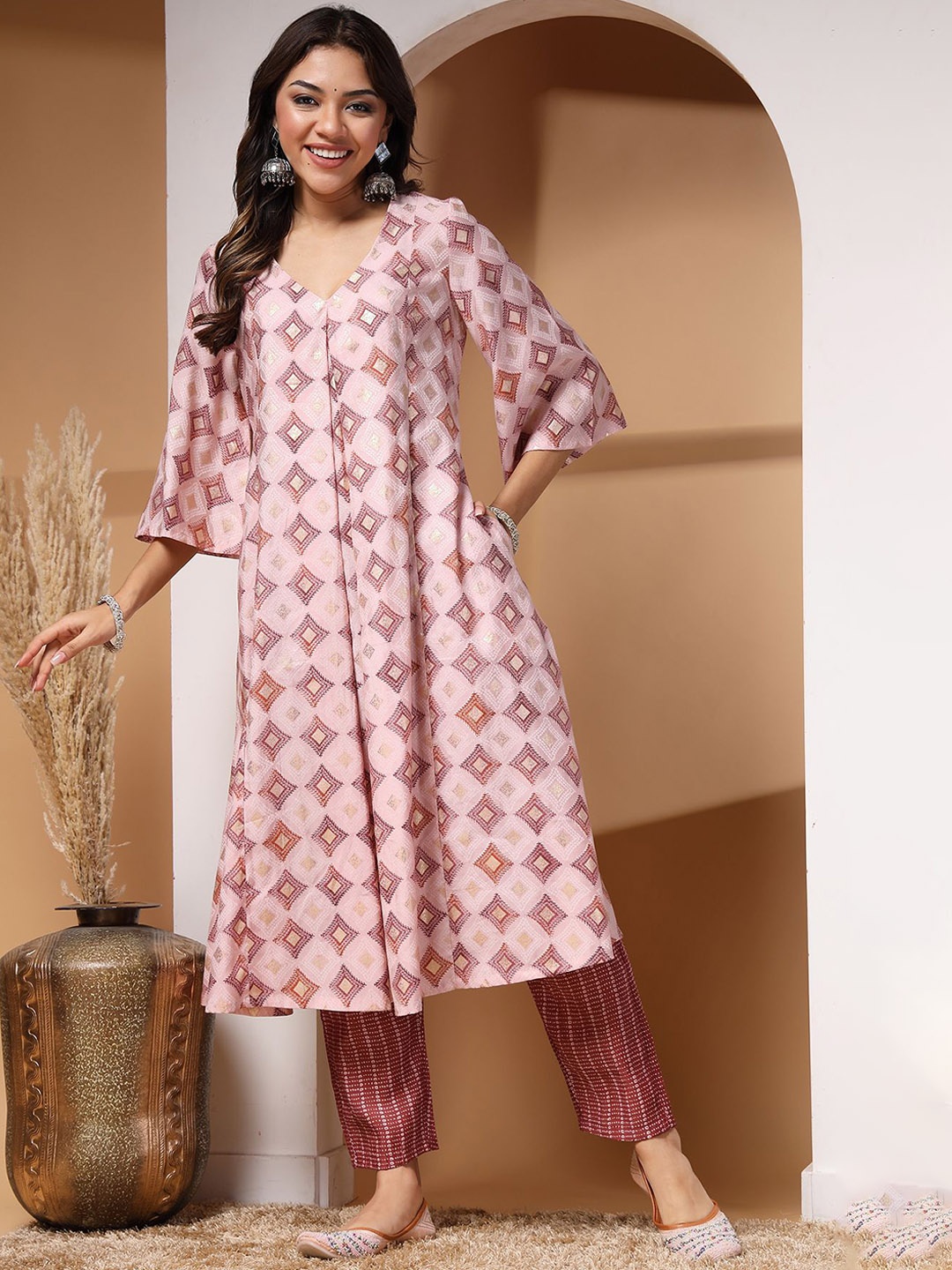 House Of Zelena Geometric Printed V-Neck A-Line Maternity Kurta with Trousers, Maroon
House Of Zelena Geometric Printed V-Neck A-Line Maternity Kurta with Trousers, Maroon