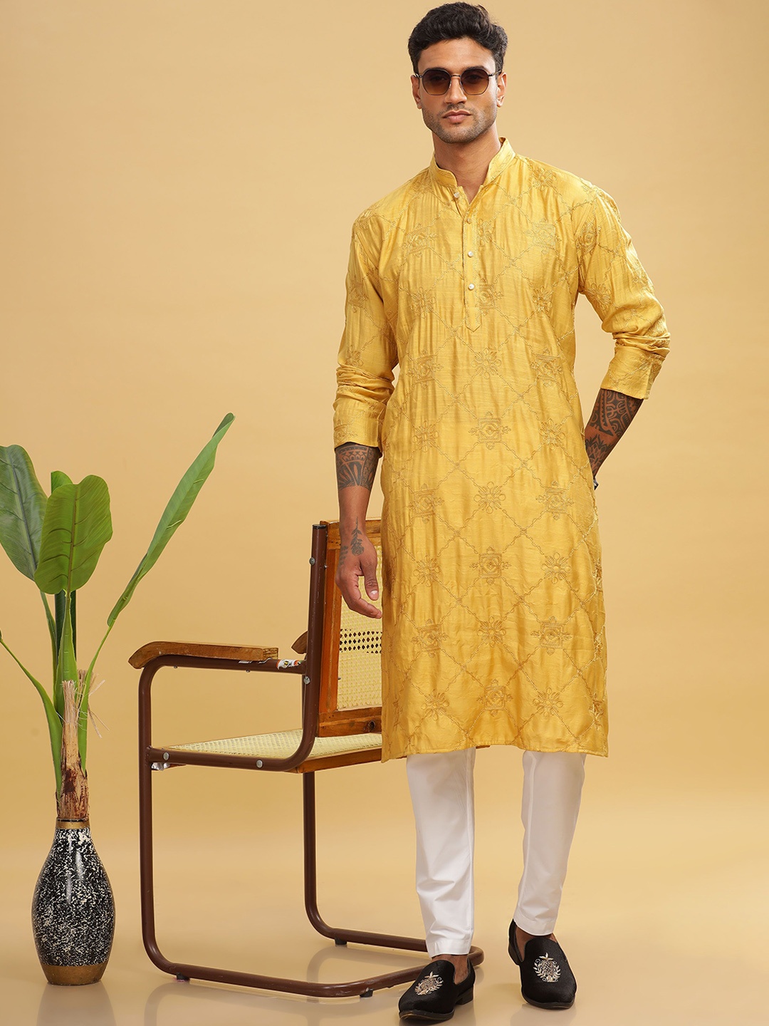 Anouk Yellow Ethnic Motifs Embroidered Mandarin Collar Thread Work Cotton Straight Kurta
Anouk Yellow Ethnic Motifs Embroidered Mandarin Collar Thread Work Cotton Straight Kurta