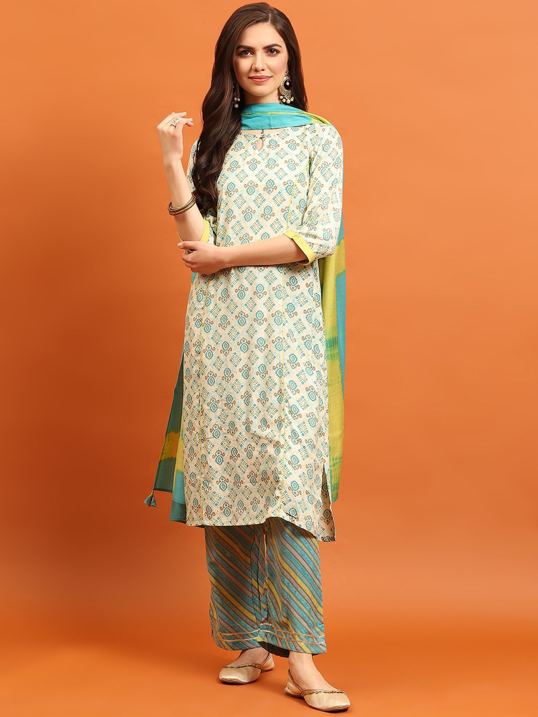 Shree Floral Printed Regular Sequinned Straight Kurta with Trousers & Dupatta, Turquoise blue
Shree Floral Printed Regular Sequinned Straight Kurta with Trousers & Dupatta, Turquoise blue