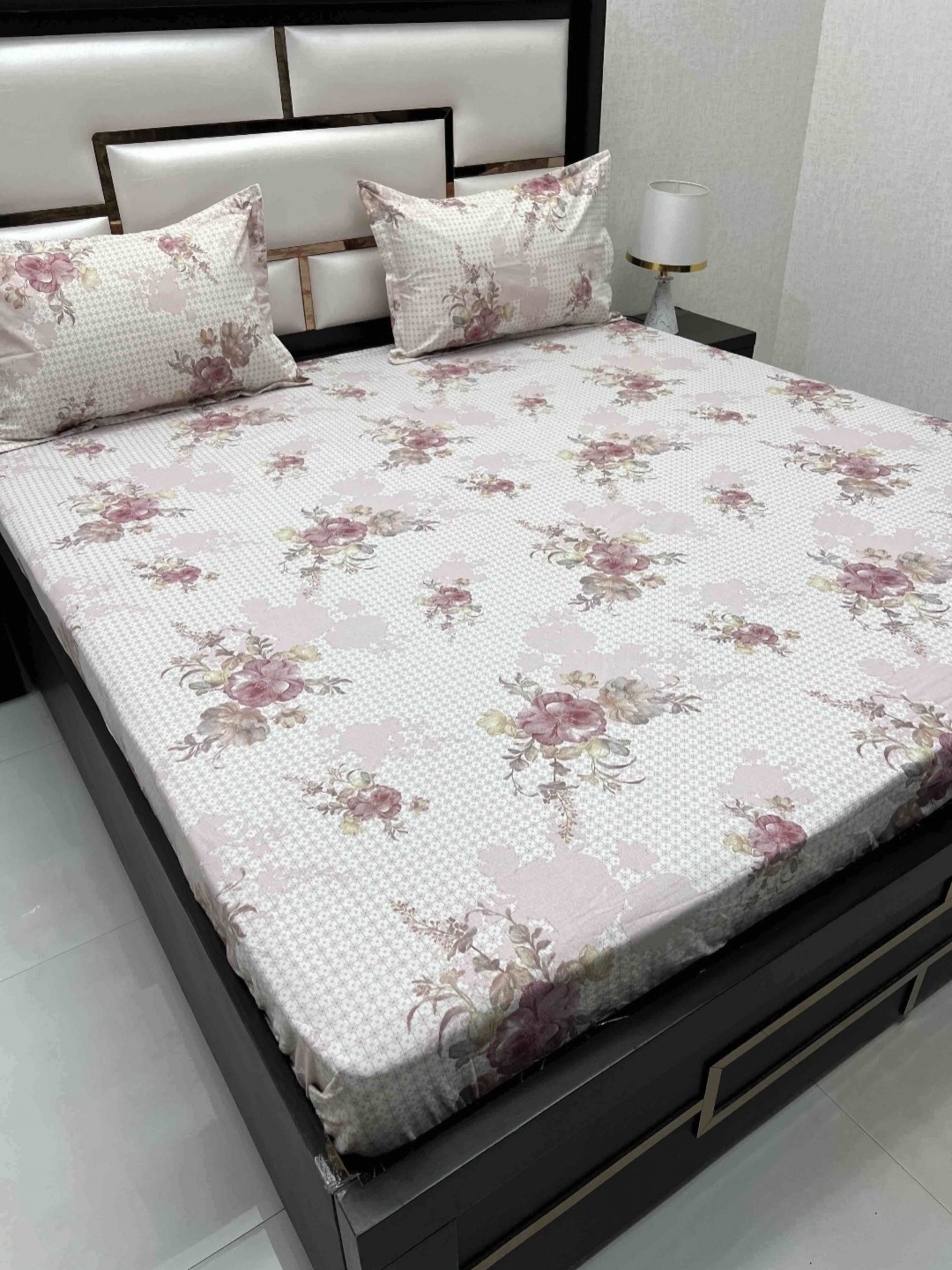 Pure Decor Ruby Maroon & White Printed 400 TC Pure Cotton Fitted Super King Bedsheet Set
Pure Decor Ruby Maroon & White Printed 400 TC Pure Cotton Fitted Super King Bedsheet Set