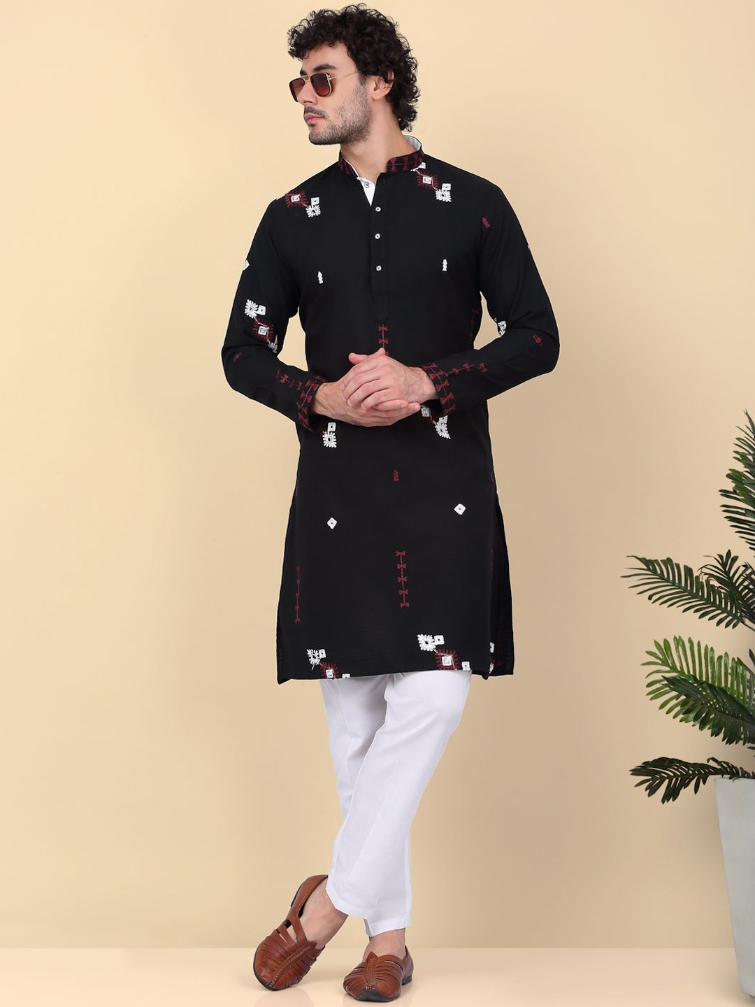 KRAFT INDIA LUXE Ethnic Motifs Embroidered Thread Work Linen Straight Kurta, Black
KRAFT INDIA LUXE Ethnic Motifs Embroidered Thread Work Linen Straight Kurta, Black