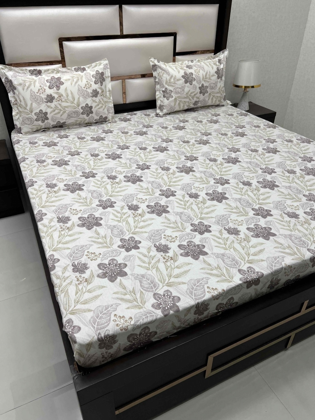 Pure Decor Royal Velar Grey Printed 220 TC Pure Cotton King Bedsheet with 2 Pillow Covers
Pure Decor Royal Velar Grey Printed 220 TC Pure Cotton King Bedsheet with 2 Pillow Covers