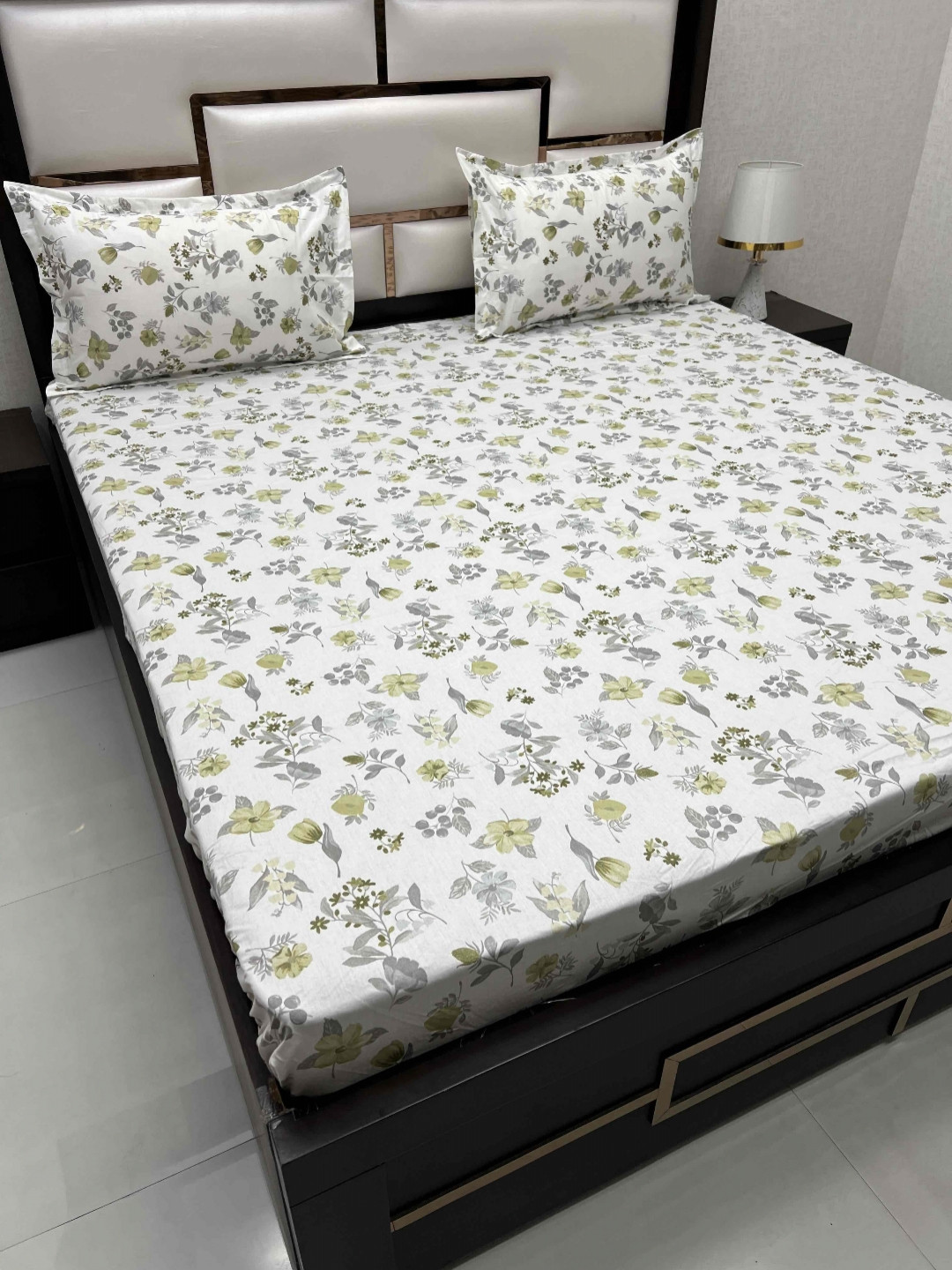 Pure Decor sapphire White Pure Cotton Fitted 250 TC King Bedsheet with 2 Pillow Covers 
Pure Decor sapphire White Pure Cotton Fitted 250 TC King Bedsheet with 2 Pillow Covers