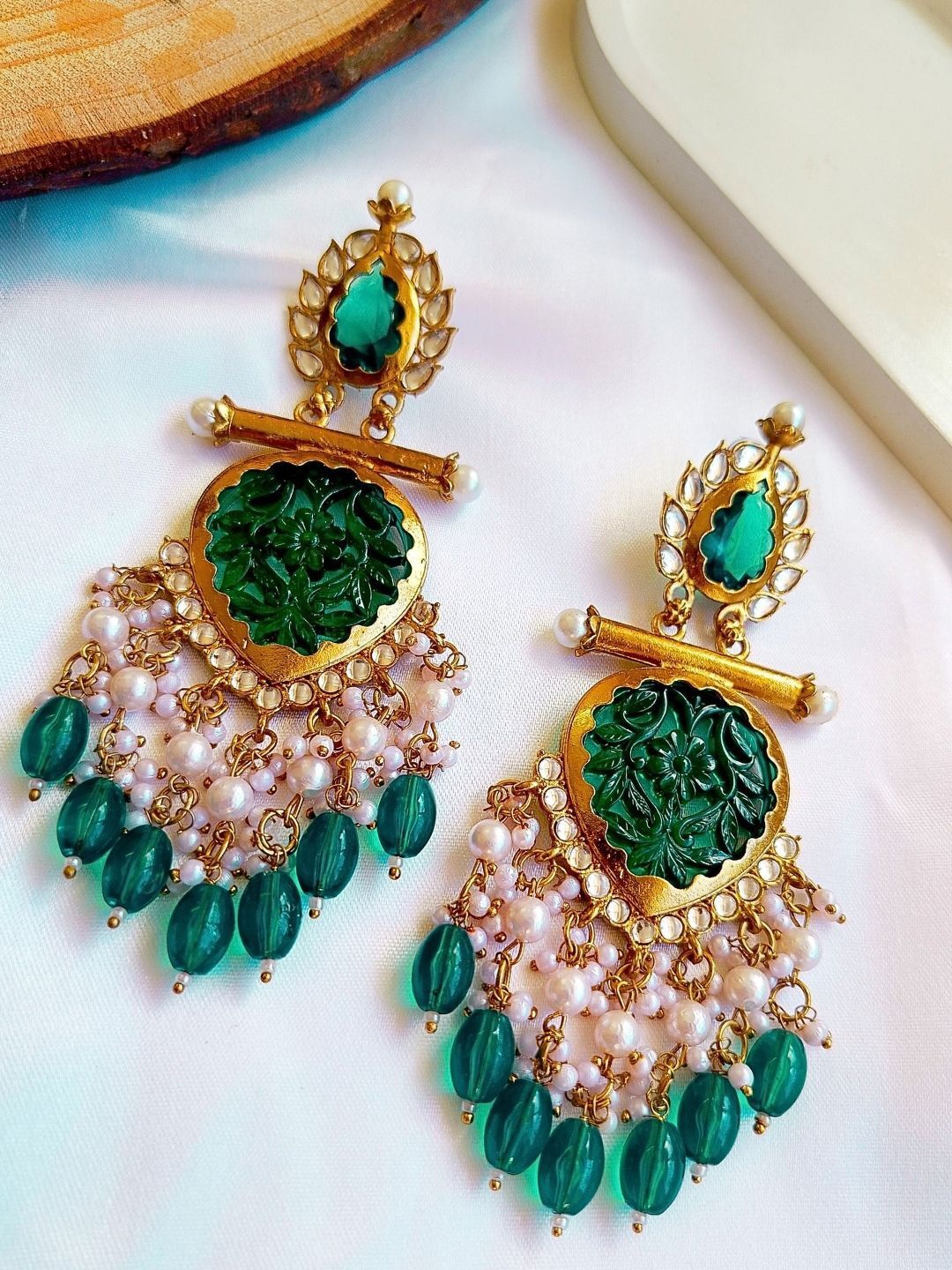 Anouk Turquoise Blue Gold-Plated Kundan Studded Teardrop Shaped Meenakari Chandbalis
Anouk Turquoise Blue Gold-Plated Kundan Studded Teardrop Shaped Meenakari Chandbalis