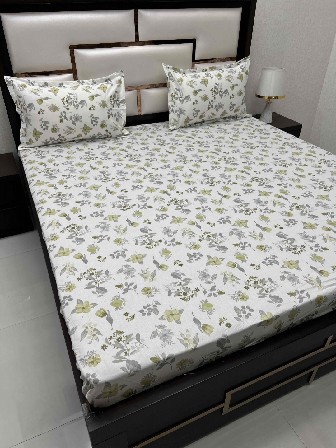 Pure Decor Royal Velar White Floral Printed Cotton 260 TC King Bedsheet & 2 Pillow Covers
Pure Decor Royal Velar White Floral Printed Cotton 260 TC King Bedsheet & 2 Pillow Covers