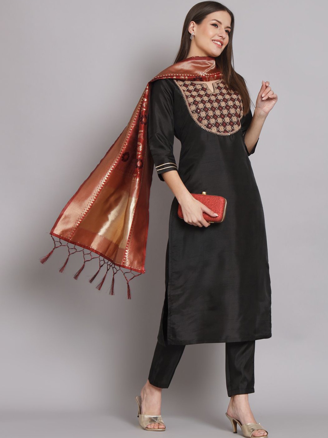 VredeVogel Floral Yoke Design Regular Sequinned Kurta With Trousers & Dupatta, Black
VredeVogel Floral Yoke Design Regular Sequinned Kurta With Trousers & Dupatta, Black