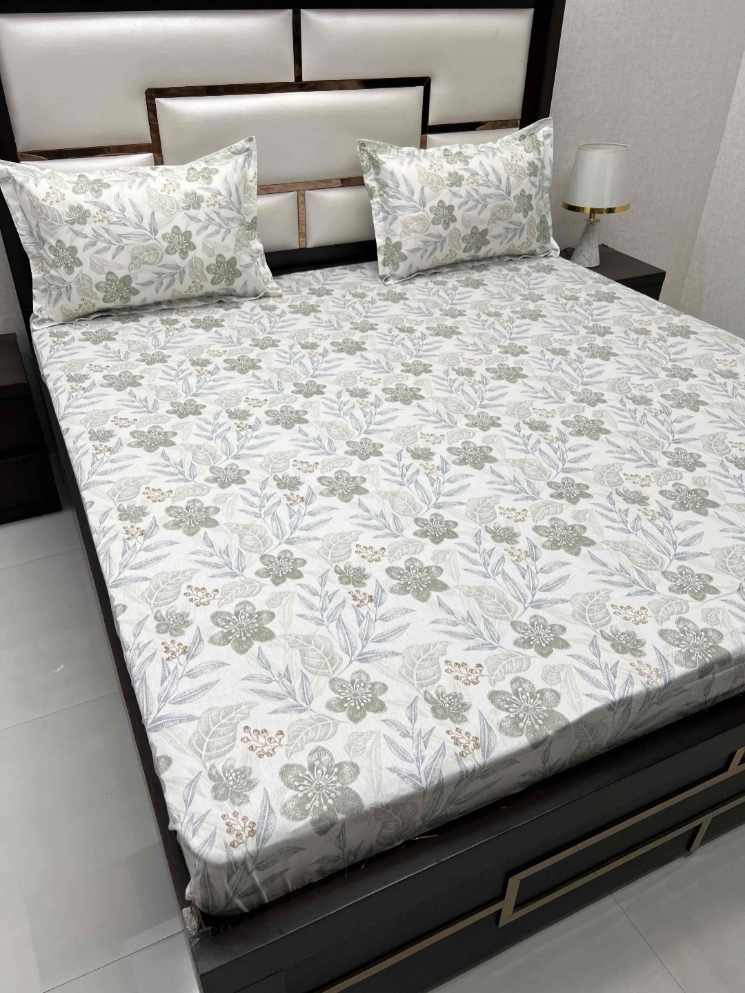 Pure Decor sapphire Off White & Grey Pure Cotton 260 TC King Bedsheet with 2 Pillow Covers
Pure Decor sapphire Off White & Grey Pure Cotton 260 TC King Bedsheet with 2 Pillow Covers