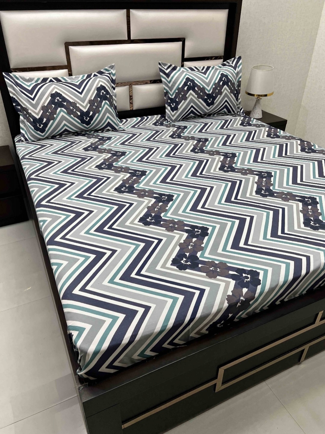 Pure Decor Amulya Blue & Grey Geometric 200 TC Microfiber Queen Bedsheet & 2 Pillow Covers
Pure Decor Amulya Blue & Grey Geometric 200 TC Microfiber Queen Bedsheet & 2 Pillow Covers