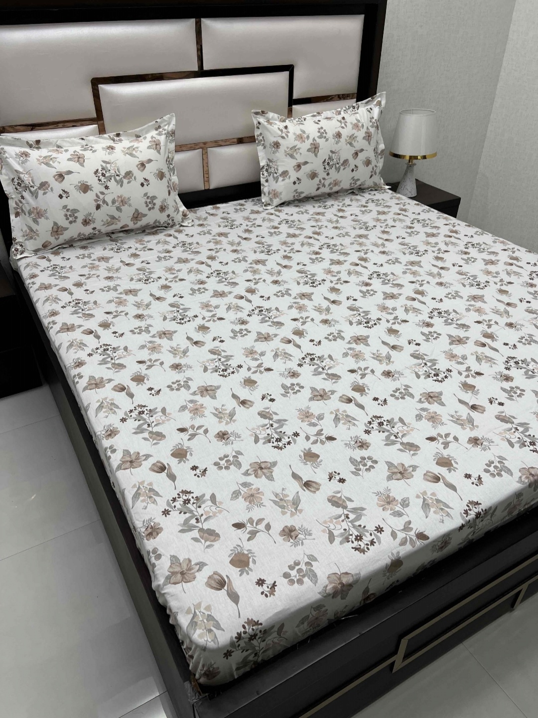 Pure Decor Royal Velar White & Brown Floral Cotton 230 TC King Bedsheet & 2 Pillow Covers
Pure Decor Royal Velar White & Brown Floral Cotton 230 TC King Bedsheet & 2 Pillow Covers
