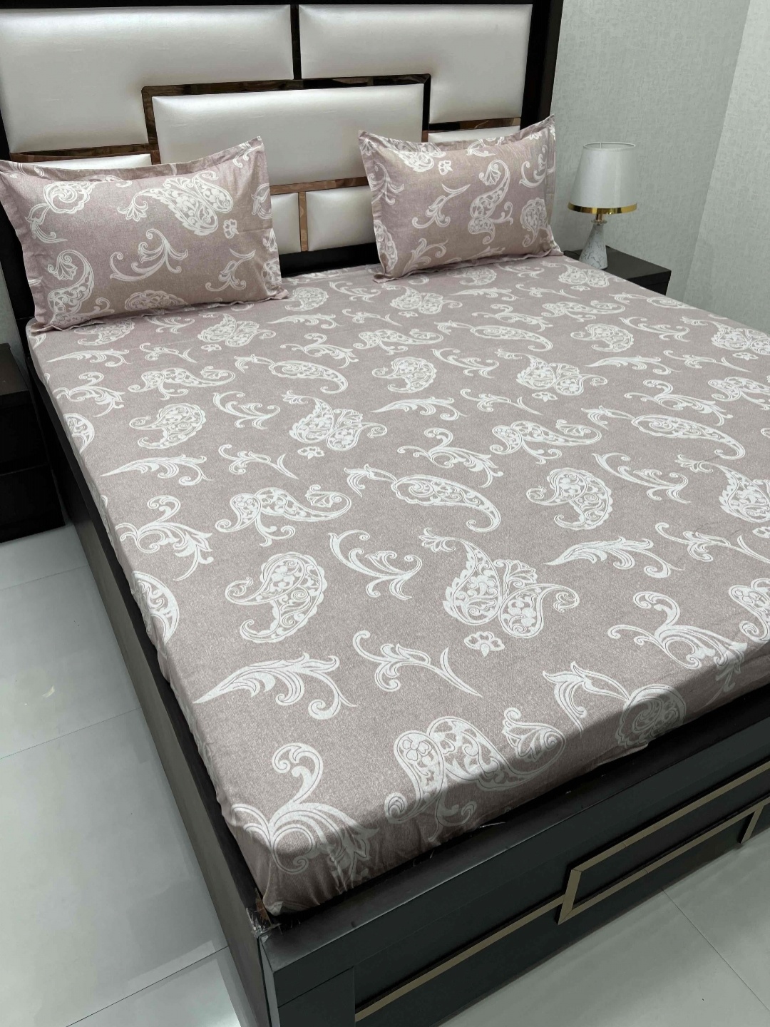 Pure Decor Brown & White Ethnic Motifs Cotton 350 TC King Bedsheet with 2 Pillow Covers
Pure Decor Brown & White Ethnic Motifs Cotton 350 TC King Bedsheet with 2 Pillow Covers