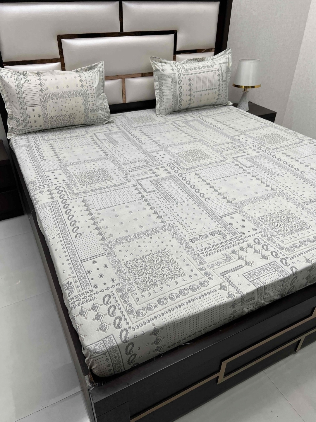 Pure Decor Ruby Green Ethnic Motifs Fitted Cotton 300 TC King Bedsheet & 2 Pillow Covers
Pure Decor Ruby Green Ethnic Motifs Fitted Cotton 300 TC King Bedsheet & 2 Pillow Covers