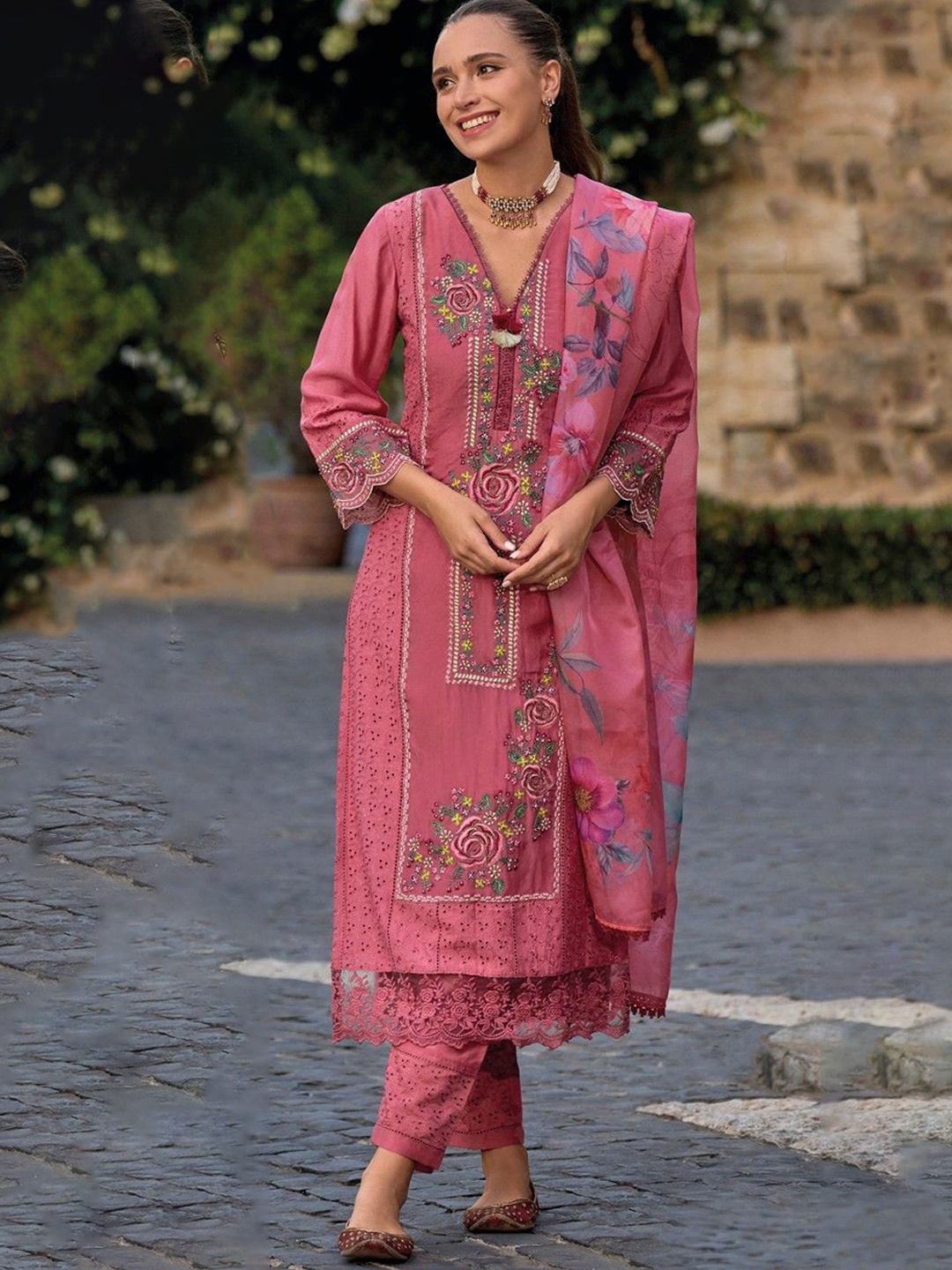 AUTUMN LANE Floral Printed Regular Pure Cotton Straight Kurta with Trousers & Dupatta, Pink
AUTUMN LANE Floral Printed Regular Pure Cotton Straight Kurta with Trousers & Dupatta, Pink