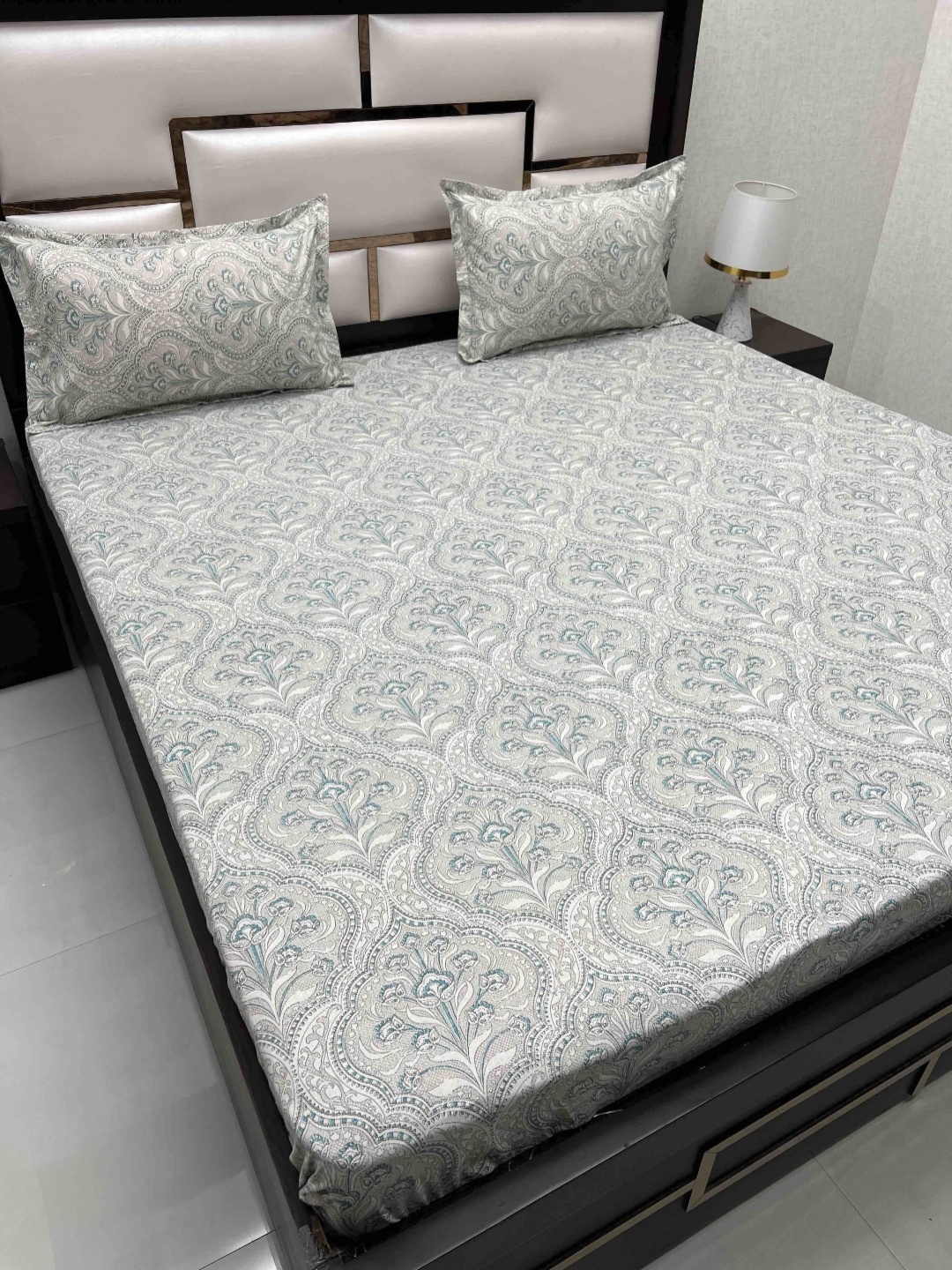 Pure Decor White Ethnic Motifs Pure Cotton 250 TC King Bedsheet with 2 Pillow Covers
Pure Decor White Ethnic Motifs Pure Cotton 250 TC King Bedsheet with 2 Pillow Covers