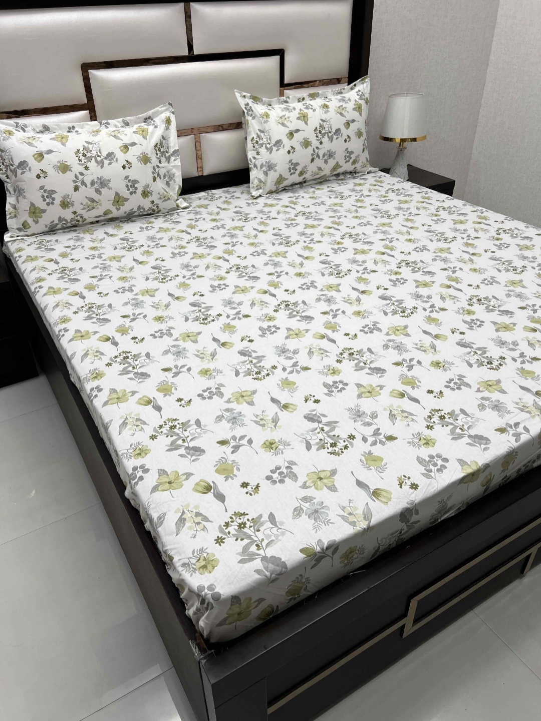Pure Decor Sapphire White Floral Cotton Fitted 400 TC King Bedsheet with 2 Pillow Covers
Pure Decor Sapphire White Floral Cotton Fitted 400 TC King Bedsheet with 2 Pillow Covers