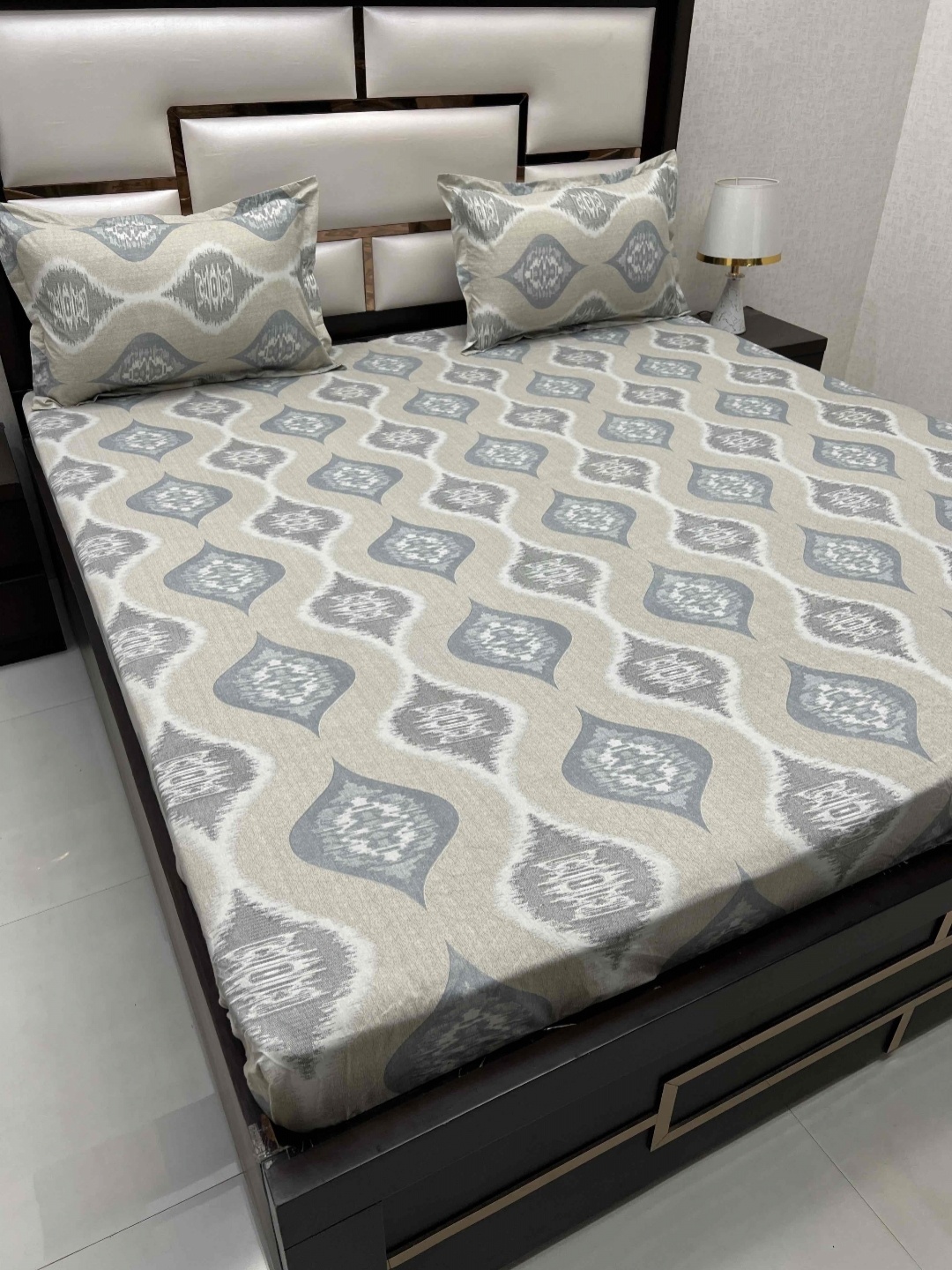 Pure Decor Ruby Beige Ethnic 250TC Pure Cotton Fitted King Bedsheet & 2 Pillow Covers
Pure Decor Ruby Beige Ethnic 250TC Pure Cotton Fitted King Bedsheet & 2 Pillow Covers