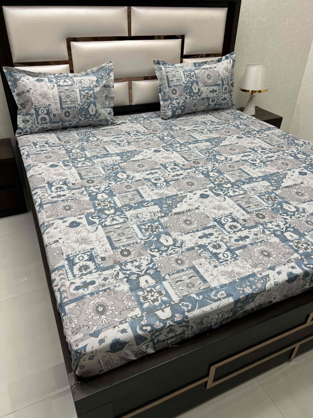 Pure Decor Royal Velar Blue Printed 220 TC Pure Cotton King Bedsheet with 2 Pillow Covers
Pure Decor Royal Velar Blue Printed 220 TC Pure Cotton King Bedsheet with 2 Pillow Covers