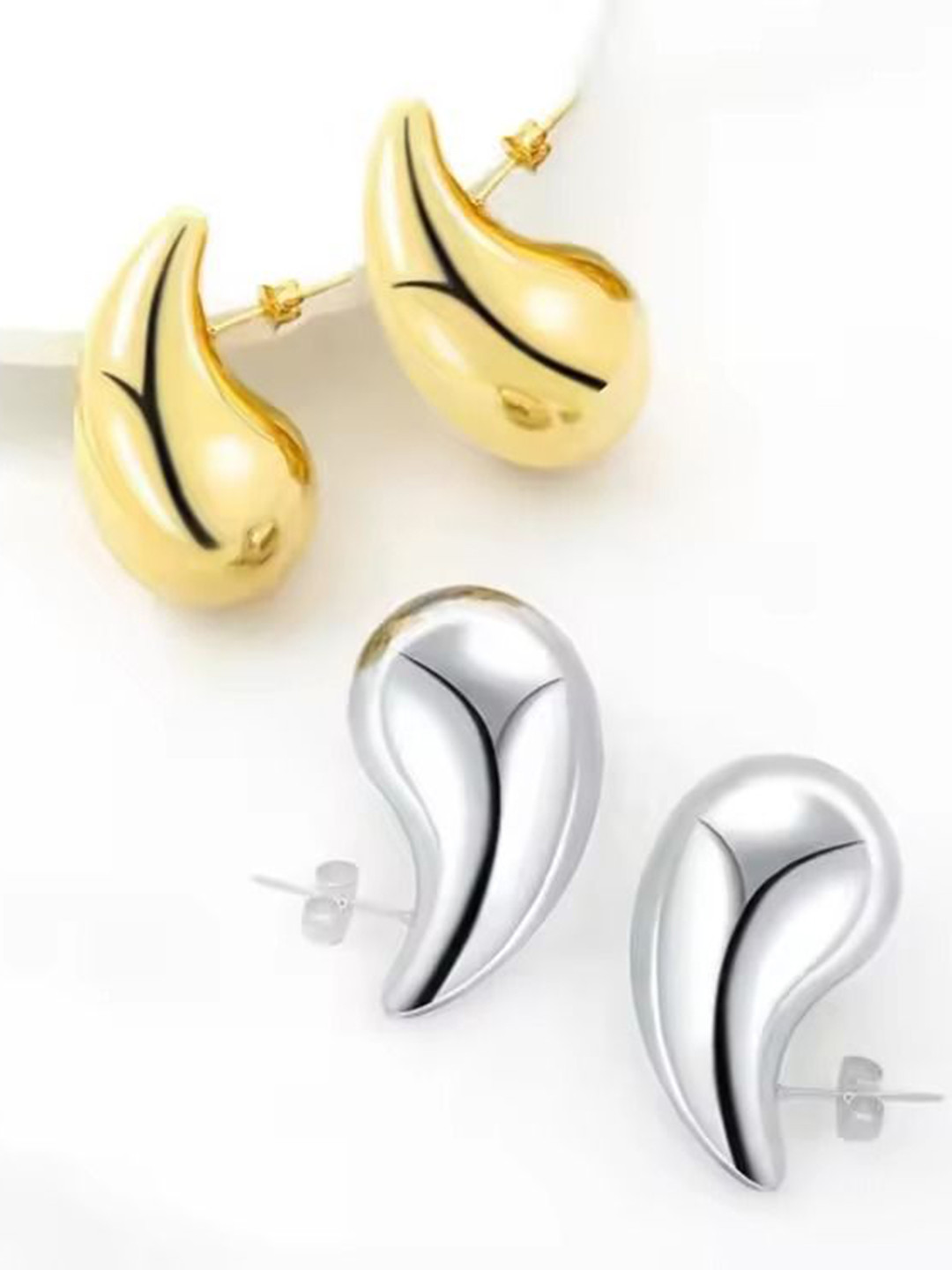 DIVASTRI Set Of 2 Gold-Plated Stainless Steel Anti Tarnish Teardrop Shaped Studs
DIVASTRI Set Of 2 Gold-Plated Stainless Steel Anti Tarnish Teardrop Shaped Studs
