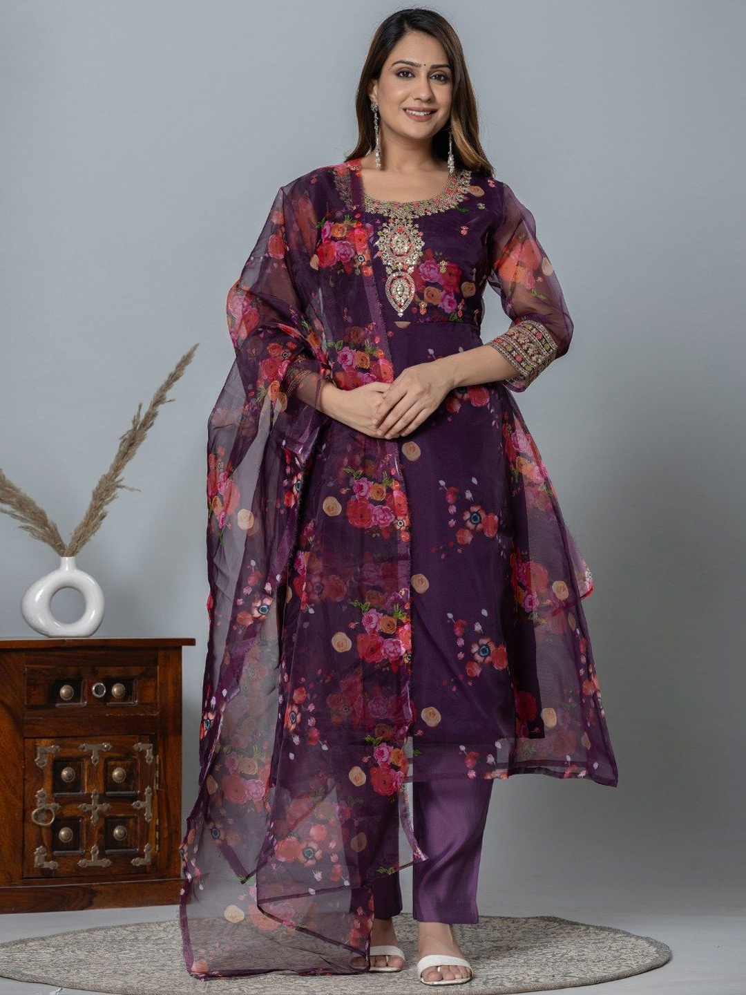 VEDANA Floral Printed Regular Sequinned Organza Kurta With Trousers & Dupatta, Purple
VEDANA Floral Printed Regular Sequinned Organza Kurta With Trousers & Dupatta, Purple