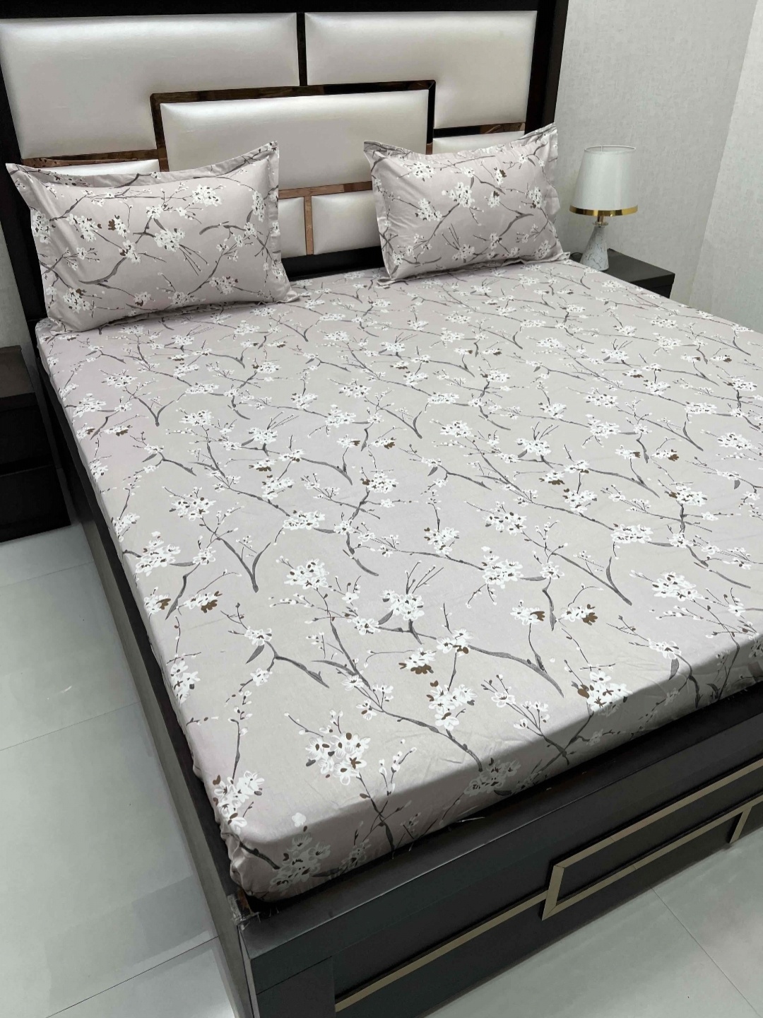 Pure Decor Sapphire Grey Printed Fitted Cotton 330 TC King Bedsheet with 2 Pillow Covers
Pure Decor Sapphire Grey Printed Fitted Cotton 330 TC King Bedsheet with 2 Pillow Covers