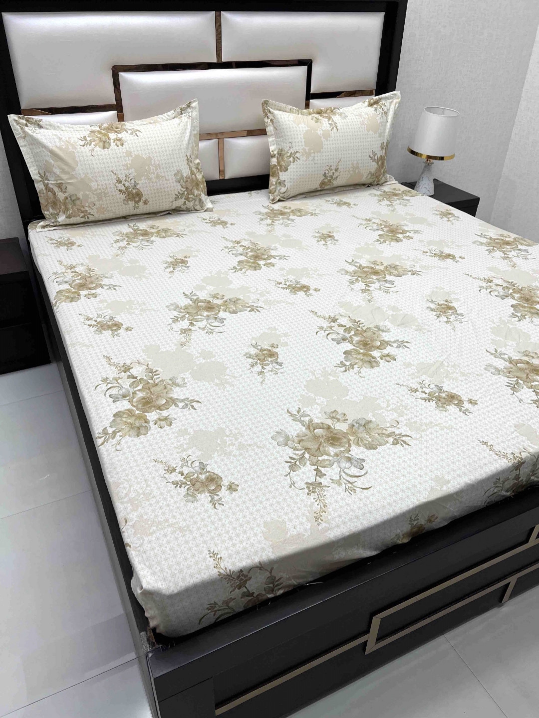 Pure Decor Brown Floral Printed Pure Cotton 230 TC King Bedsheet & 2 Pillow Covers 
Pure Decor Brown Floral Printed Pure Cotton 230 TC King Bedsheet & 2 Pillow Covers