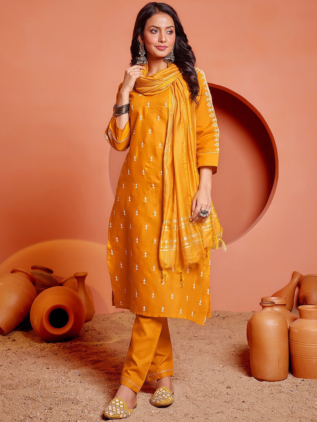 ARADHNA Floral Embroidered Regular Pure Cotton Straight Kurta with Trousers & Dupatta, Yellow
ARADHNA Floral Embroidered Regular Pure Cotton Straight Kurta with Trousers & Dupatta, Yellow