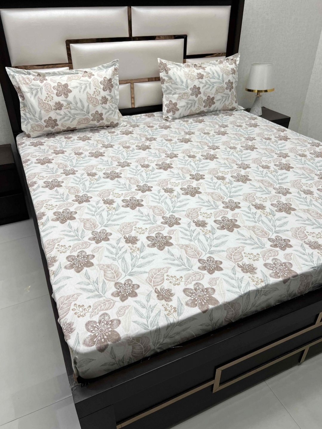 Pure Decor Royal Velar White Floral 240 TC Cotton King Bedsheet With 2 Pillow Covers
Pure Decor Royal Velar White Floral 240 TC Cotton King Bedsheet With 2 Pillow Covers