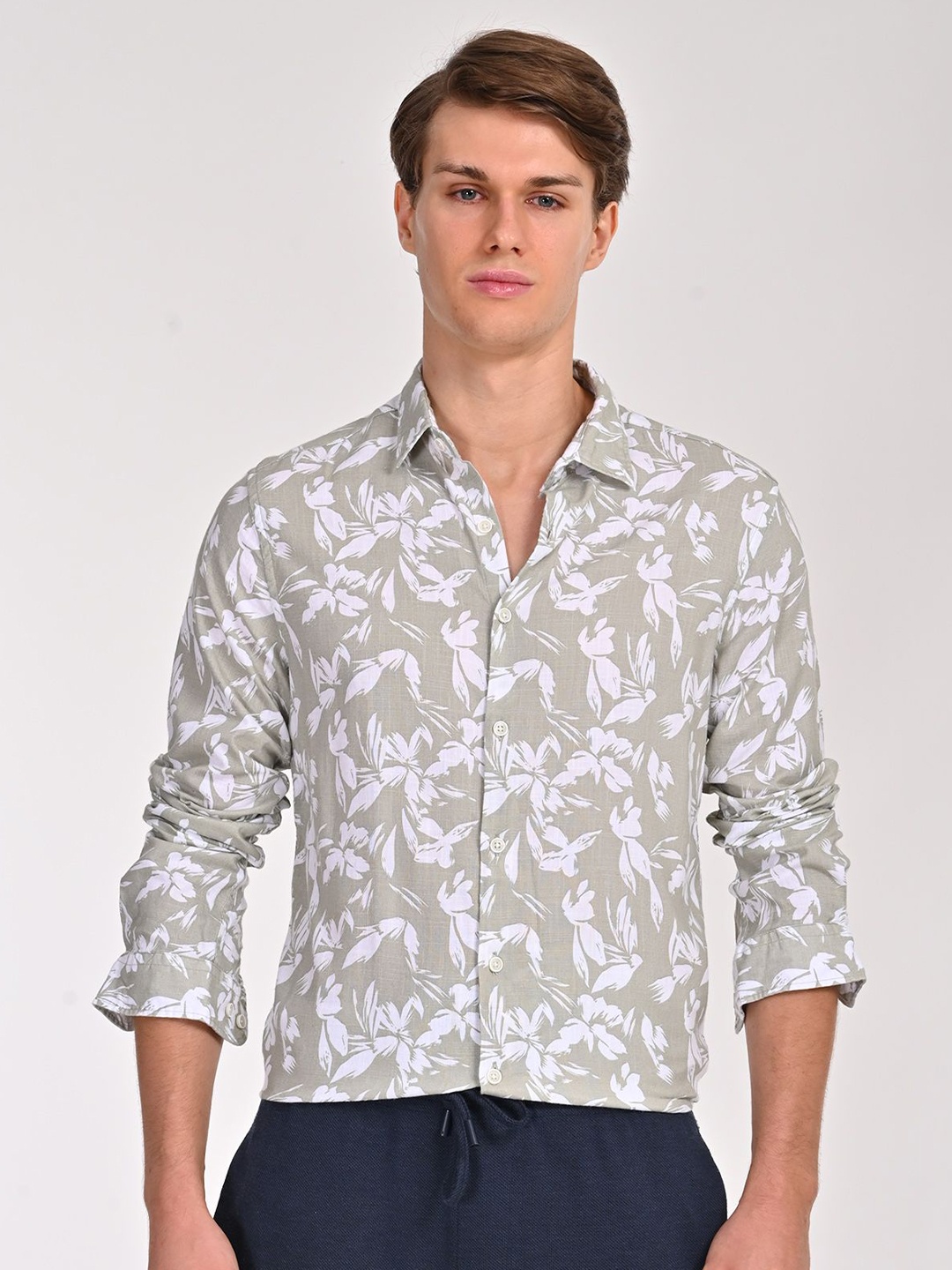 POE Men Smart Cutaway Collar Floral Printed Linen Blend Slim Fit Casual Shirt, Green
POE Men Smart Cutaway Collar Floral Printed Linen Blend Slim Fit Casual Shirt, Green