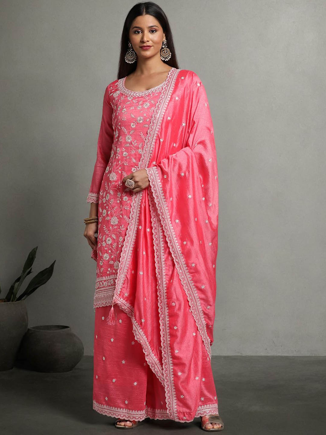 Miss Ethnik Ethnic Motifs Embroidered Sequinned Straight Kurta with Palazzo & Dupatta, Pink
Miss Ethnik Ethnic Motifs Embroidered Sequinned Straight Kurta with Palazzo & Dupatta, Pink