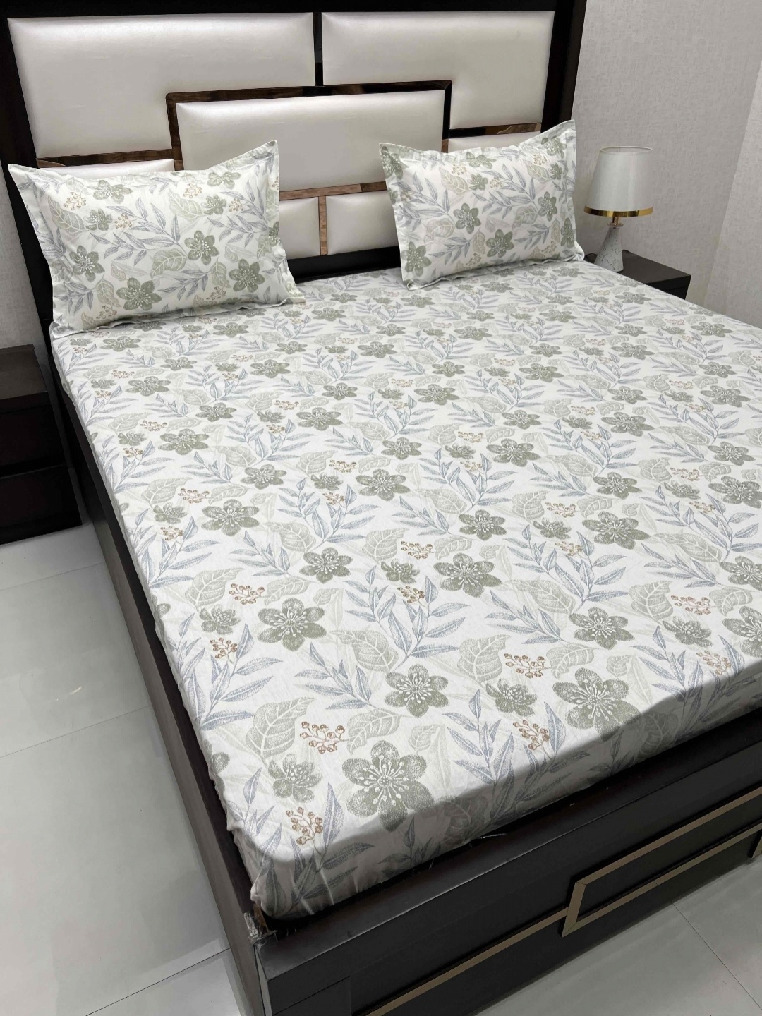 Pure Decor Royal Velar White Printed 330 TC Pure Cotton King Bedsheet with 2 Pillow Covers
Pure Decor Royal Velar White Printed 330 TC Pure Cotton King Bedsheet with 2 Pillow Covers