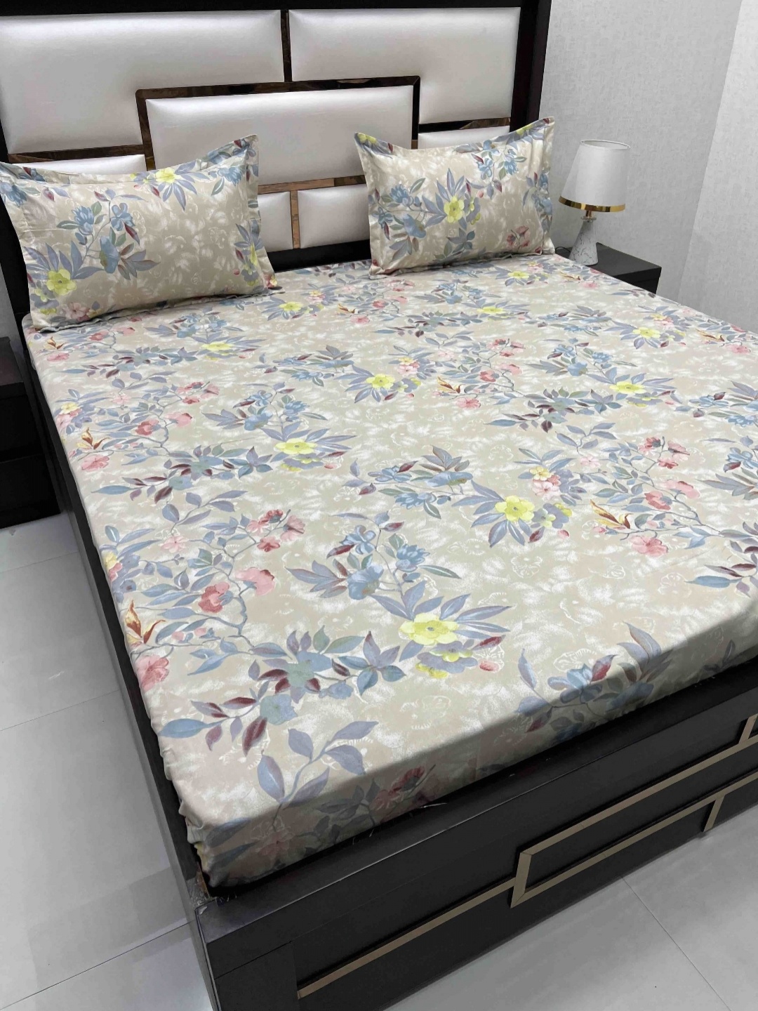 Pure Decor Amulya Beige & Grey Printed 220 TC Microfiber Double Queen Bedsheet Set
Pure Decor Amulya Beige & Grey Printed 220 TC Microfiber Double Queen Bedsheet Set