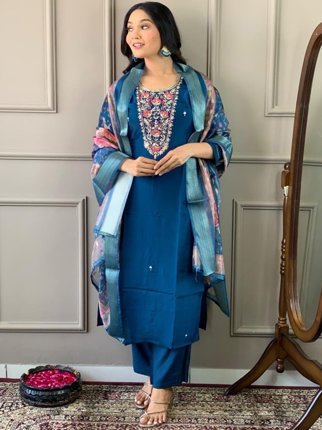 NIZA FASHION Ethnic Motifs Yoke Design Chanderi Silk Straight Kurta with Trousers & With, Turquoise blue
NIZA FASHION Ethnic Motifs Yoke Design Chanderi Silk Straight Kurta with Trousers & With, Turquoise blue