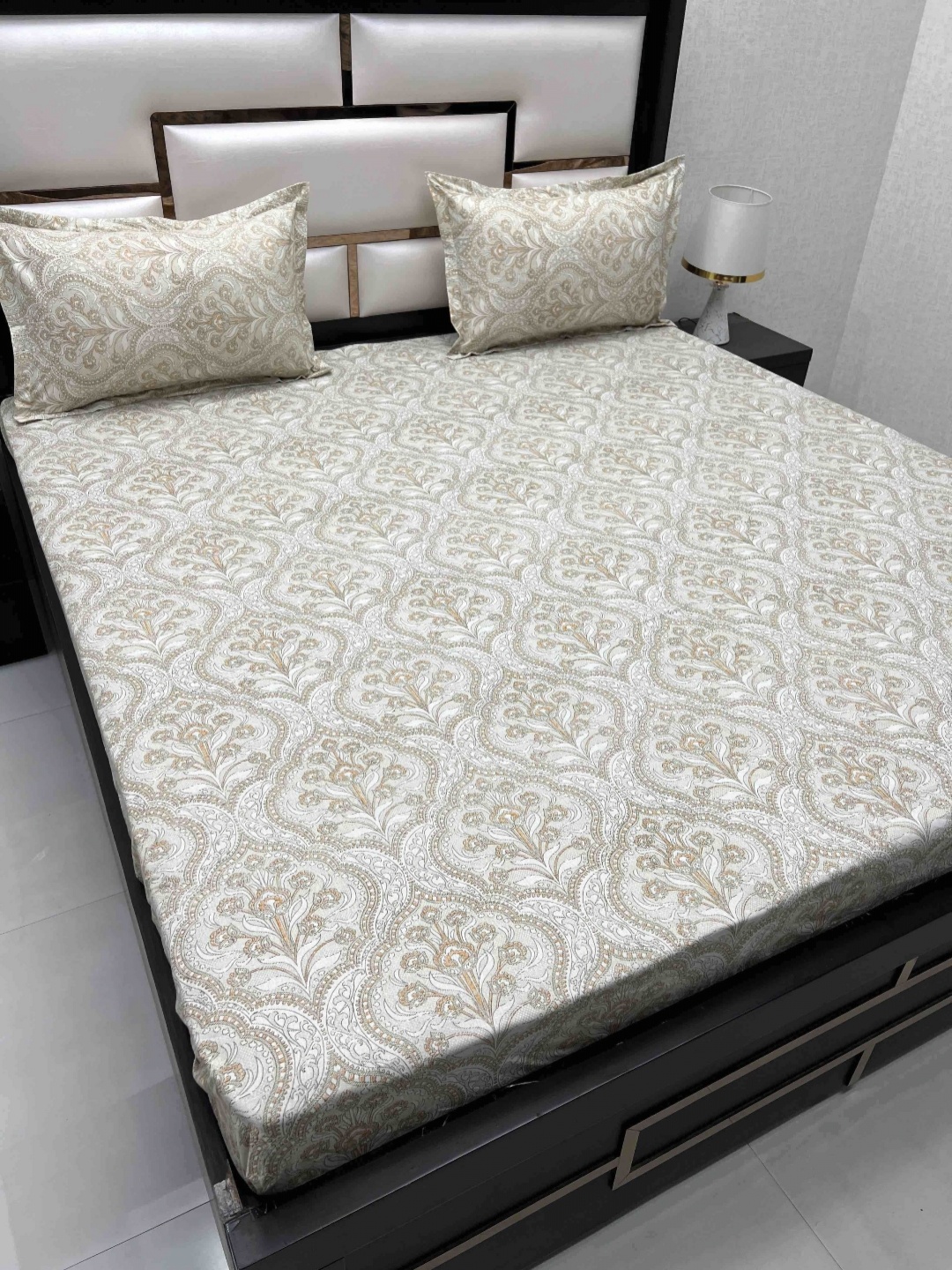 Pure Decor Green & White Ethnic Motifs Cotton 220 TC King Bedsheet with 2 Pillow Covers
Pure Decor Green & White Ethnic Motifs Cotton 220 TC King Bedsheet with 2 Pillow Covers