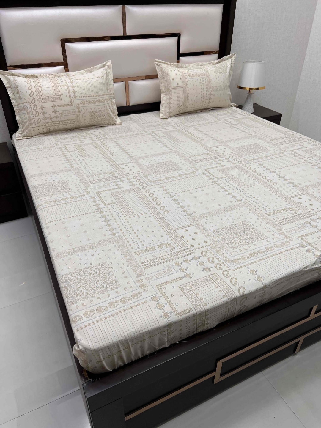 Pure Decor Velar Fur Green Ethnic Printed 240 TC Cotton King Bedsheet with 2 Pillow Covers
Pure Decor Velar Fur Green Ethnic Printed 240 TC Cotton King Bedsheet with 2 Pillow Covers